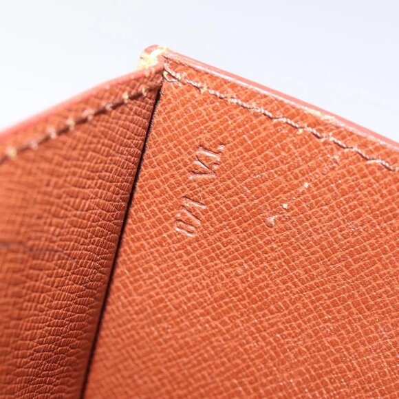 LOUIS VUITTON Epi Montaigne 23 Clutch Bag Beige LV - Picture 16 of 16